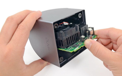 Ouya_teardown_motherboard_extraction